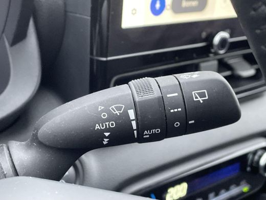 Toyota Yaris 1.5 Hybrid 115 Dynamic **DODE HOEK DETECTIE/ PARKEERSENSOREN/ STOELVERWARMING/ COMFORT PACK** ActivLease financial lease