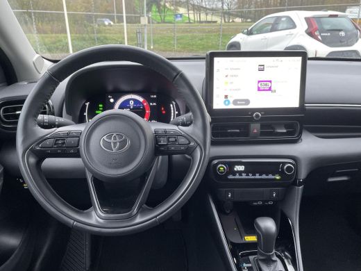 Toyota Yaris 1.5 Hybrid 115 Dynamic **DODE HOEK DETECTIE/ PARKEERSENSOREN/ STOELVERWARMING/ COMFORT PACK** ActivLease financial lease