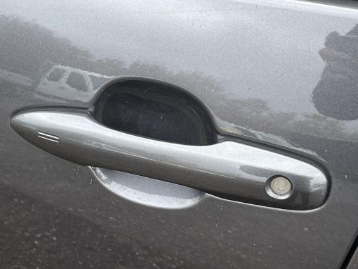 Toyota Yaris 1.5 Hybrid 115 Dynamic **DODE HOEK DETECTIE/ PARKEERSENSOREN/ STOELVERWARMING/ COMFORT PACK** ActivLease financial lease