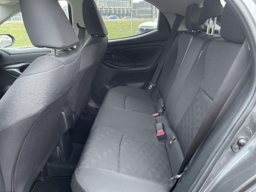 Toyota Yaris 1.5 Hybrid 115 Dynamic **DODE HOEK DETECTIE/ PARKEERSENSOREN/ STOELVERWARMING/ COMFORT PACK** ActivLease financial lease