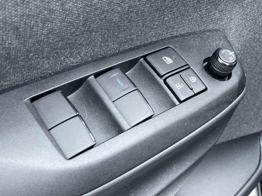 Toyota Yaris 1.5 Hybrid Dynamic **APPLE CARPLAY/ NAVIGATIE/ 36 MAANDEN GARANTIE** ActivLease financial lease