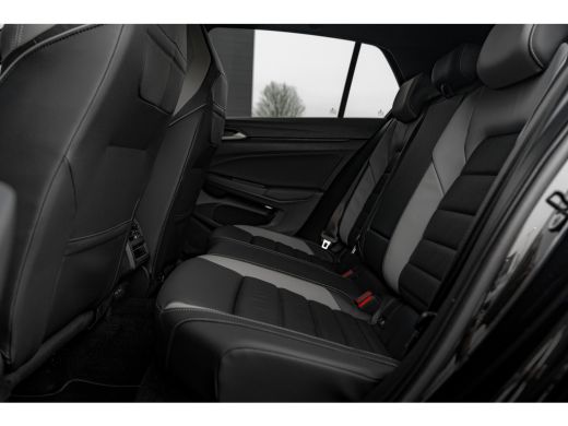 Volkswagen Golf 1.5 eHybrid 272PK GTE | Full Option | HUD | Panorama | Leder | Trekhaak | ActivLease financial lease