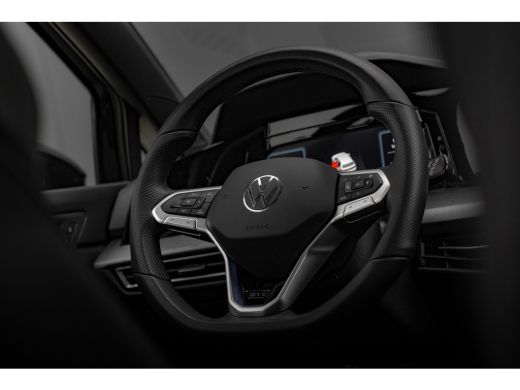 Volkswagen Golf 1.5 eHybrid 272PK GTE | Full Option | HUD | Panorama | Leder | Trekhaak | ActivLease financial lease