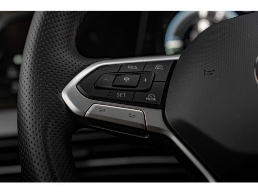 Volkswagen Golf 1.5 eHybrid 272PK GTE | Full Option | HUD | Panorama | Leder | Trekhaak | ActivLease financial lease