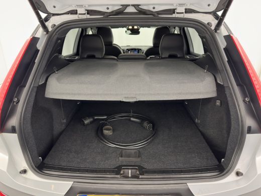 Volvo  XC40 Recharge P8 AWD R-Design [ 3-Fase ] {SOH-89%} (INCL-BTW) *PANO | LEATHER-MICROFIBRE | DIGI-COCKPI... ActivLease financial lease