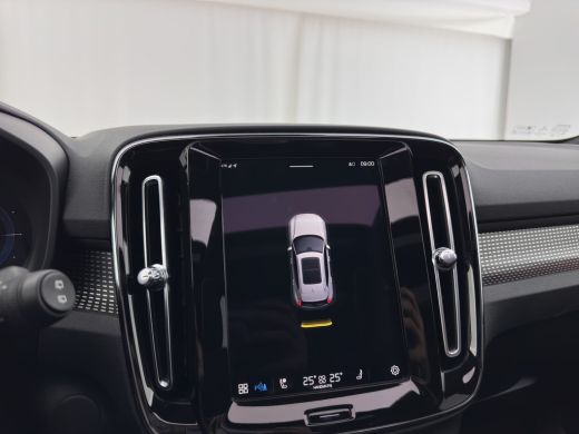 Volvo  XC40 Recharge P8 AWD R-Design [ 3-Fase ] {SOH-89%} (INCL-BTW) *PANO | LEATHER-MICROFIBRE | DIGI-COCKPI... ActivLease financial lease