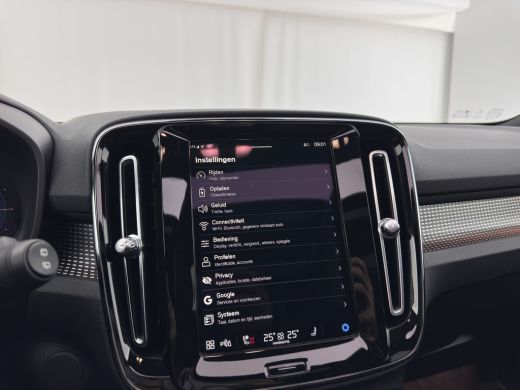 Volvo  XC40 Recharge P8 AWD R-Design [ 3-Fase ] {SOH-89%} (INCL-BTW) *PANO | LEATHER-MICROFIBRE | DIGI-COCKPI... ActivLease financial lease