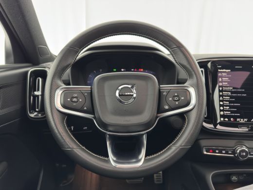 Volvo  XC40 Recharge P8 AWD R-Design [ 3-Fase ] {SOH-89%} (INCL-BTW) *PANO | LEATHER-MICROFIBRE | DIGI-COCKPI... ActivLease financial lease