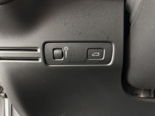 Volvo  XC40 Recharge P8 AWD R-Design [ 3-Fase ] {SOH-89%} (INCL-BTW) *PANO | LEATHER-MICROFIBRE | DIGI-COCKPI... ActivLease financial lease