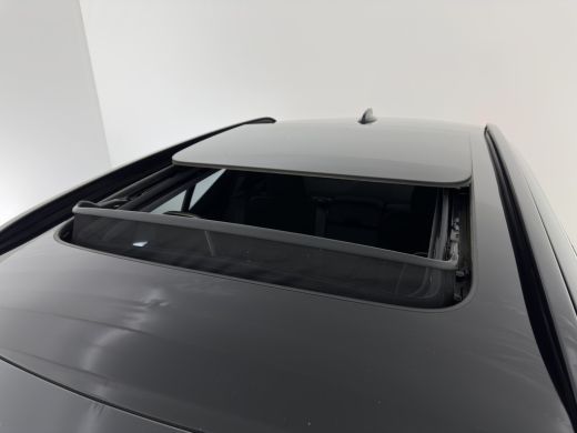 Volvo  XC40 Recharge P8 AWD R-Design [ 3-Fase ] {SOH-89%} (INCL-BTW) *PANO | LEATHER-MICROFIBRE | DIGI-COCKPI... ActivLease financial lease