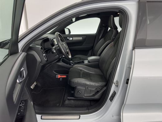 Volvo  XC40 Recharge P8 AWD R-Design [ 3-Fase ] {SOH-89%} (INCL-BTW) *PANO | LEATHER-MICROFIBRE | DIGI-COCKPI... ActivLease financial lease