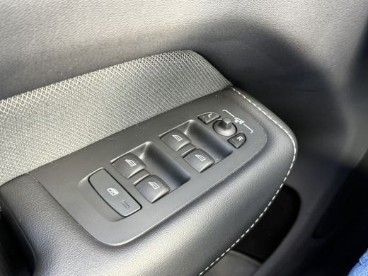 Volvo  XC60 2.0 B4 R-Design | Pano | Trekhaak | H/K | Memory | Google Maps | 21 inch ActivLease financial lease