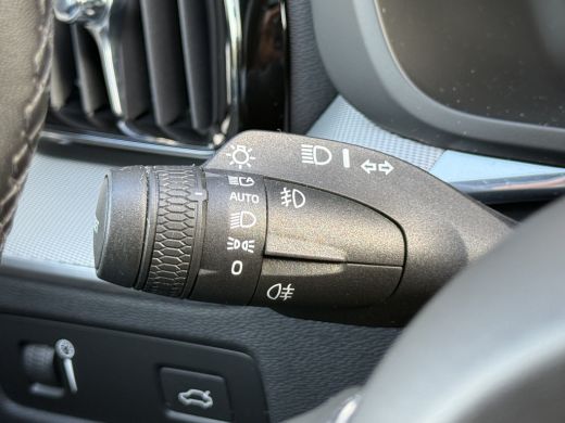 Volvo  XC60 2.0 B4 R-Design | Pano | Trekhaak | H/K | Memory | Google Maps | 21 inch ActivLease financial lease