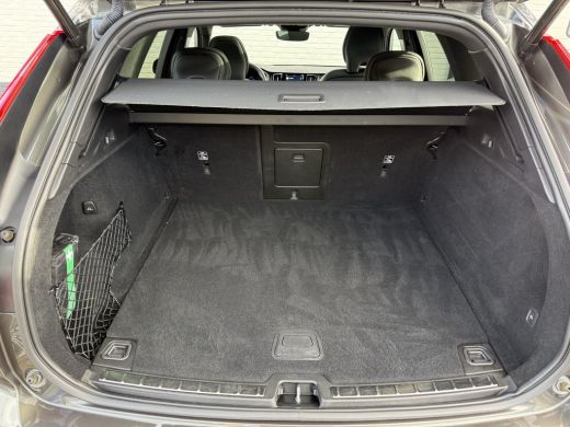 Volvo  XC60 2.0 B4 R-Design | Pano | Trekhaak | H/K | Memory | Google Maps | 21 inch ActivLease financial lease