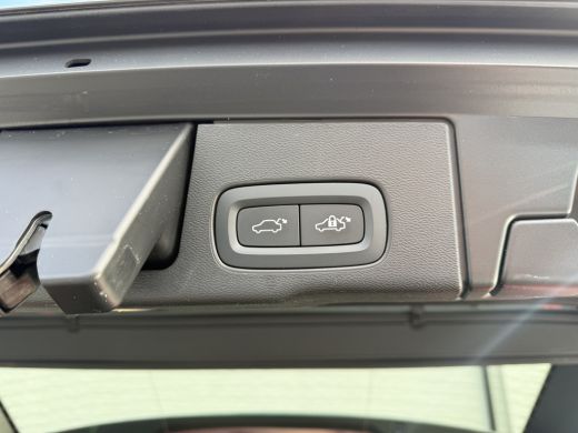 Volvo  XC60 2.0 B4 R-Design | Pano | Trekhaak | H/K | Memory | Google Maps | 21 inch ActivLease financial lease