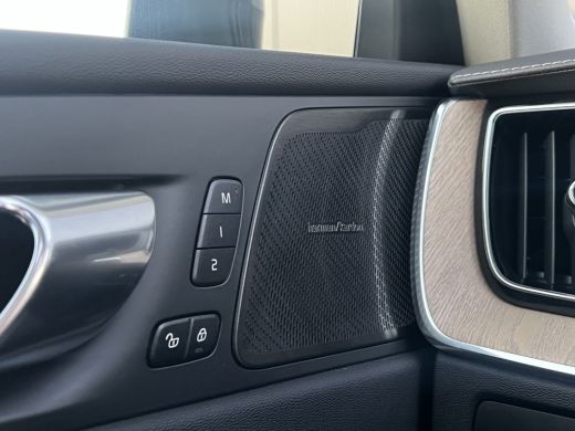 Volvo  XC60 2.0 T6 Plug-in hybrid AWD Ultra Dark | Panoramadak | Head-up Display | Trekhaak | 360 Camera | St... ActivLease financial lease