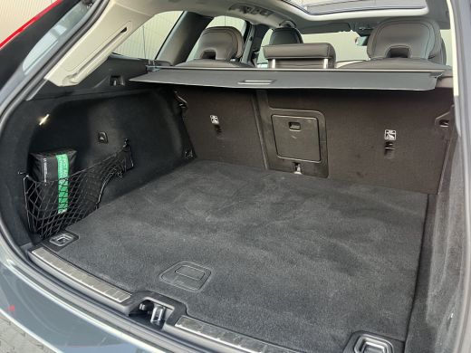 Volvo  XC60 2.0 T6 Plug-in hybrid AWD Ultra Dark | Panoramadak | Head-up Display | Trekhaak | 360 Camera | St... ActivLease financial lease