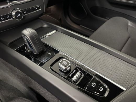 Volvo  XC60 B5 Business Pro | Achterbank verwarmd | Achteruitrijcamera | Apple Carplay/Android Auto|telefooni... ActivLease financial lease