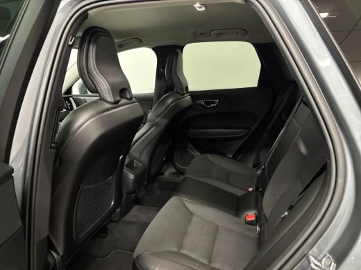 Volvo  XC60 B5 Business Pro | Achterbank verwarmd | Achteruitrijcamera | Apple Carplay/Android Auto|telefooni... ActivLease financial lease