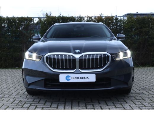 BMW 5 Serie Touring 530e | Elektr. trekhaak | Stoelverwarming | Digital Entry | Elektr. klep | Camera | Cruis... ActivLease financial lease