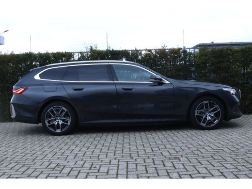 BMW 5 Serie Touring 530e | Elektr. trekhaak | Stoelverwarming | Digital Entry | Elektr. klep | Camera | Cruis... ActivLease financial lease