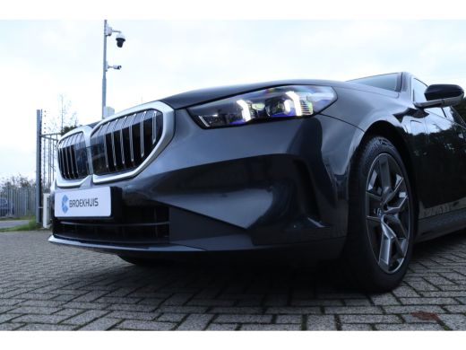 BMW 5 Serie Touring 530e | Elektr. trekhaak | Stoelverwarming | Digital Entry | Elektr. klep | Camera | Cruis... ActivLease financial lease