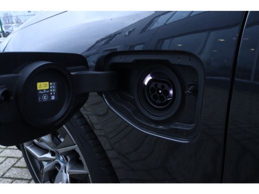 BMW 5 Serie Touring 530e | Elektr. trekhaak | Stoelverwarming | Digital Entry | Elektr. klep | Camera | Cruis... ActivLease financial lease