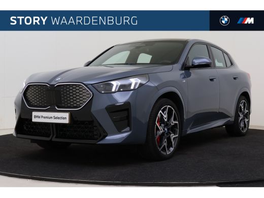 BMW iX2 eDrive20 High Executive M Sport / Panoramadak / Sportstoelen / M Adaptief onderstel / Comfort Acc...