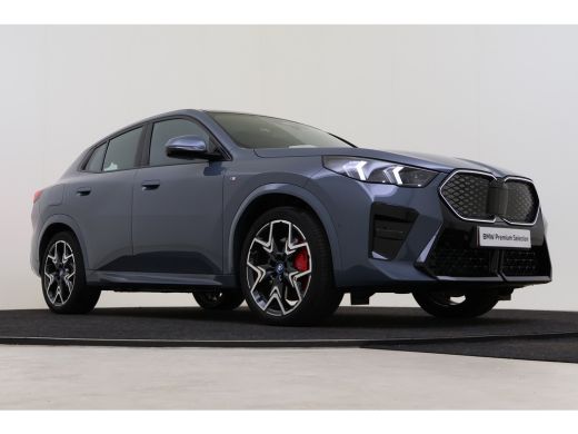 BMW iX2 eDrive20 High Executive M Sport / Panoramadak / Sportstoelen / M Adaptief onderstel / Comfort Acc... ActivLease financial lease