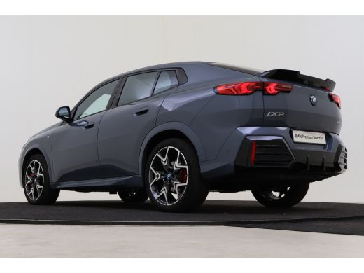 BMW iX2 eDrive20 High Executive M Sport / Panoramadak / Sportstoelen / M Adaptief onderstel / Comfort Acc... ActivLease financial lease