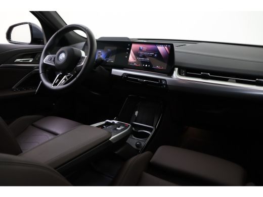 BMW iX2 eDrive20 High Executive M Sport / Panoramadak / Sportstoelen / M Adaptief onderstel / Comfort Acc... ActivLease financial lease