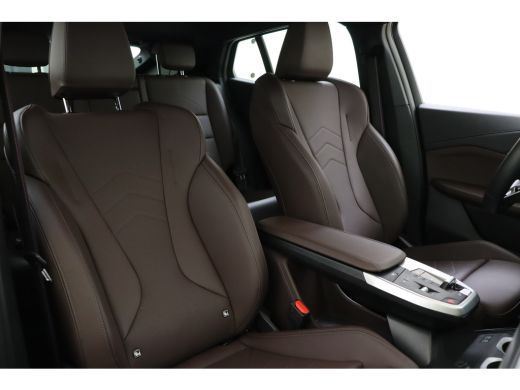 BMW iX2 eDrive20 High Executive M Sport / Panoramadak / Sportstoelen / M Adaptief onderstel / Comfort Acc... ActivLease financial lease