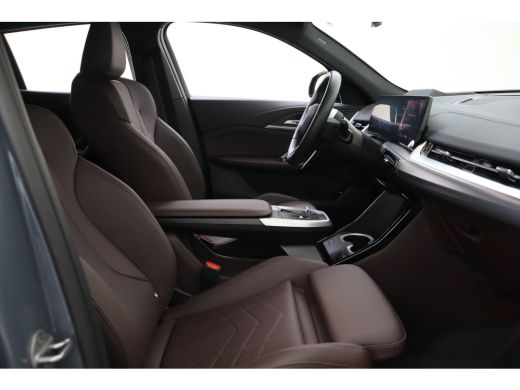 BMW iX2 eDrive20 High Executive M Sport / Panoramadak / Sportstoelen / M Adaptief onderstel / Comfort Acc... ActivLease financial lease