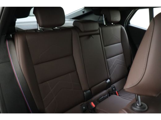 BMW iX2 eDrive20 High Executive M Sport / Panoramadak / Sportstoelen / M Adaptief onderstel / Comfort Acc... ActivLease financial lease