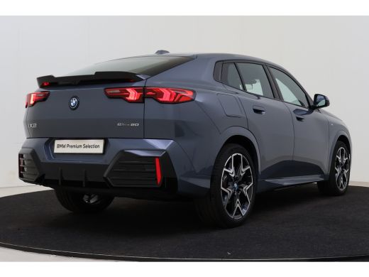 BMW iX2 eDrive20 High Executive M Sport / Panoramadak / Sportstoelen / M Adaptief onderstel / Comfort Acc... ActivLease financial lease