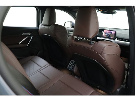 BMW iX2 eDrive20 High Executive M Sport / Panoramadak / Sportstoelen / M Adaptief onderstel / Comfort Acc... ActivLease financial lease