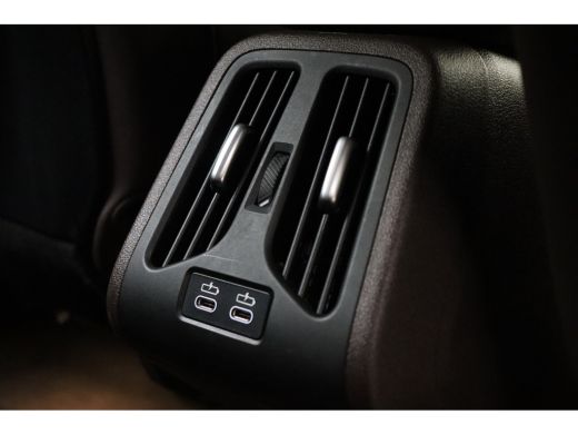 BMW iX2 eDrive20 High Executive M Sport / Panoramadak / Sportstoelen / M Adaptief onderstel / Comfort Acc... ActivLease financial lease