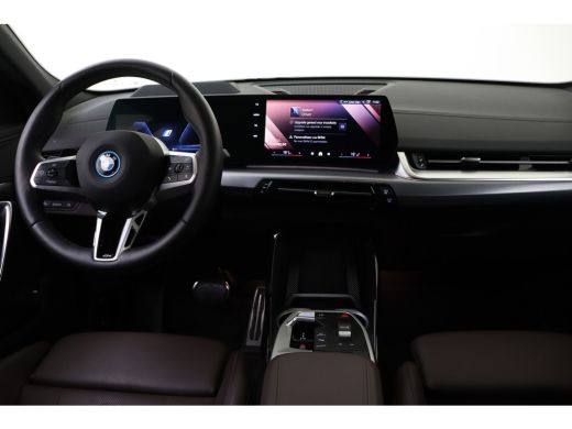 BMW iX2 eDrive20 High Executive M Sport / Panoramadak / Sportstoelen / M Adaptief onderstel / Comfort Acc... ActivLease financial lease
