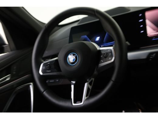 BMW iX2 eDrive20 High Executive M Sport / Panoramadak / Sportstoelen / M Adaptief onderstel / Comfort Acc... ActivLease financial lease