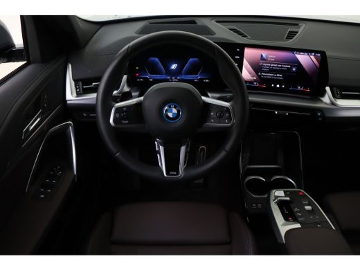 BMW iX2 eDrive20 High Executive M Sport / Panoramadak / Sportstoelen / M Adaptief onderstel / Comfort Acc... ActivLease financial lease