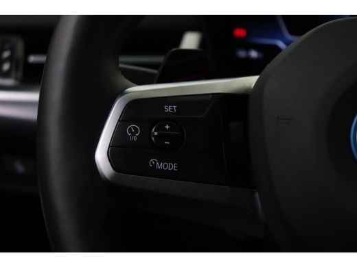 BMW iX2 eDrive20 High Executive M Sport / Panoramadak / Sportstoelen / M Adaptief onderstel / Comfort Acc... ActivLease financial lease