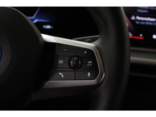 BMW iX2 eDrive20 High Executive M Sport / Panoramadak / Sportstoelen / M Adaptief onderstel / Comfort Acc... ActivLease financial lease