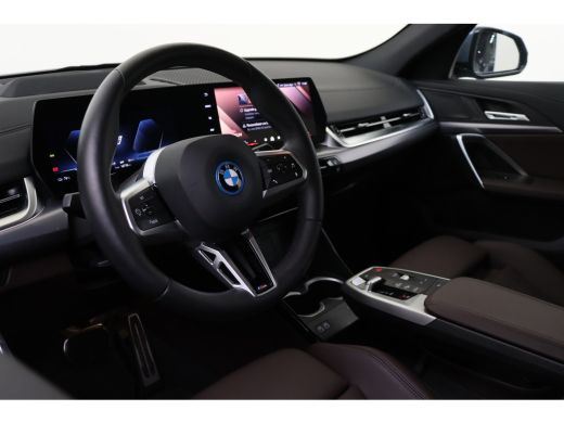 BMW iX2 eDrive20 High Executive M Sport / Panoramadak / Sportstoelen / M Adaptief onderstel / Comfort Acc... ActivLease financial lease