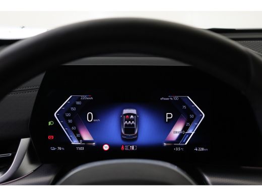 BMW iX2 eDrive20 High Executive M Sport / Panoramadak / Sportstoelen / M Adaptief onderstel / Comfort Acc... ActivLease financial lease