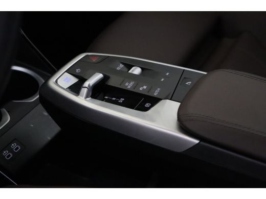 BMW iX2 eDrive20 High Executive M Sport / Panoramadak / Sportstoelen / M Adaptief onderstel / Comfort Acc... ActivLease financial lease