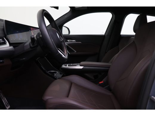 BMW iX2 eDrive20 High Executive M Sport / Panoramadak / Sportstoelen / M Adaptief onderstel / Comfort Acc... ActivLease financial lease