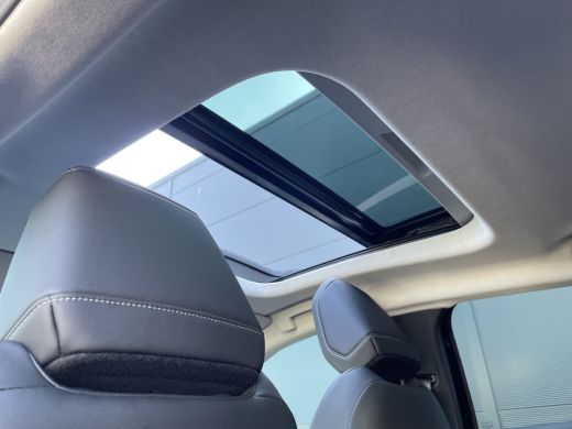 Citroën &euml;-C4 Shine Pack 50 kWh (Elektrisch Schuifdak - Stoelverwarming - Camera - Keyless Entry - Leder - 360g... ActivLease financial lease