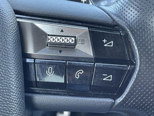 DS DS 4 225pk E-Tense Performance Line+ (Camera - Keyless Entry - Adaptieve Cruise Controle - Navigatie -... ActivLease financial lease