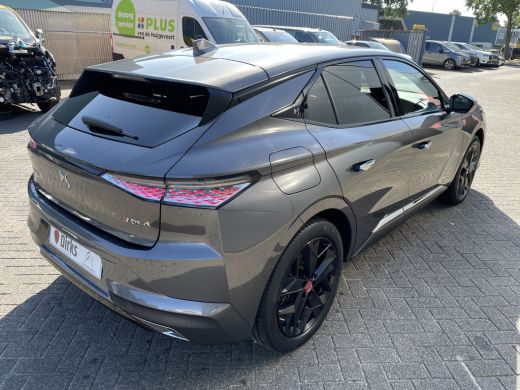 DS DS 4 225pk E-Tense Performance Line+ (Camera - Keyless Entry - Adaptieve Cruise Controle - Navigatie -... ActivLease financial lease