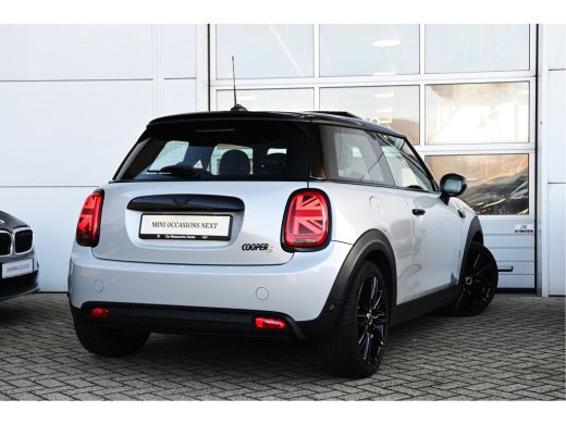 Mini Electric Classic / Panoramadak / Sportstoelen / Comfort Access / Stuurverwarming / LED / Stoelverwarming /... ActivLease financial lease